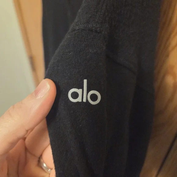 ALO Yoga Cropped V-neck Long Sleeve Top Medium Women's - Picture 5 of 6